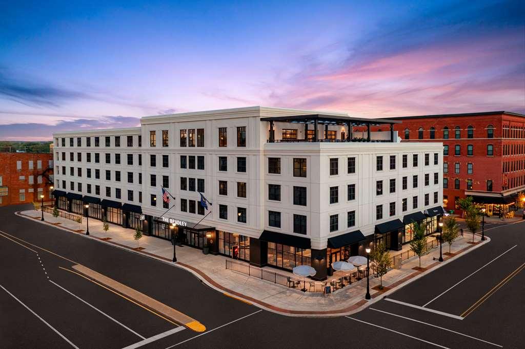 Hotel The Bradley à Fort Wayne Extérieur photo